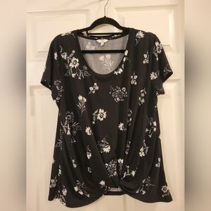 Candie's lightweight and flowy black white floral top with front twist size xl